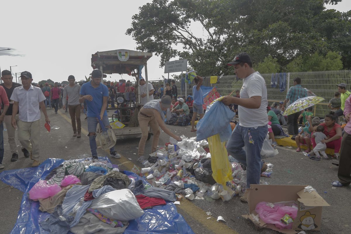 El objetivo es prevenir la acumulación de desechos en las calles de Tecún Umán y evitar enfermedades. (Foto Prensa Libre: Rolando Miranda).