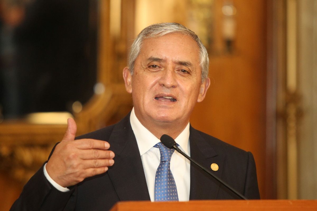 Pérez Molina reconoció que el país atraviesa un momento de crisis tras los escándalos de corrupción donde sale implicado. (Foto Prensa Libre: E. García)