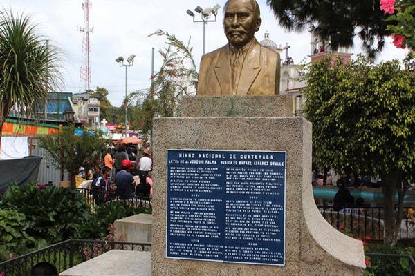 Busto de Rafael Álvarez Ovalle, compositor de la música del Himno Nacional. (Foto Prensa Libre: José Rosales).