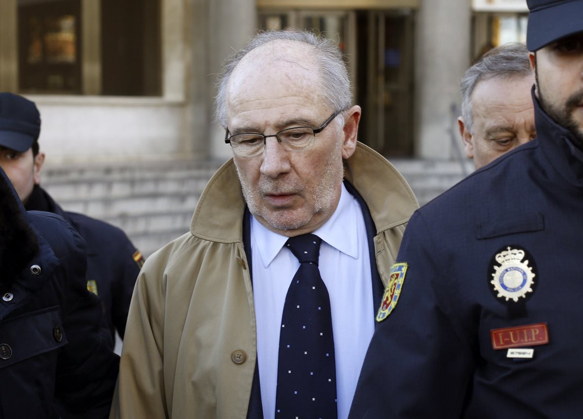 Rodrigo Rato, exdirector del FMI luego de declarar ante el juez. (Foto Prensa Libre: EFE).