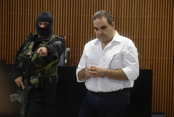 Elías Antonio Saca asiste a una audiencia inicial por delitos de corrupción. (Foto Prensa Libre: EFE)