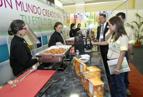 Los embarques  de tortas de pollo de  Guatemala a Costa Rica se despachan con normalidad, según la Anavi. (Foto Prensa Libre: Érick Ávila)