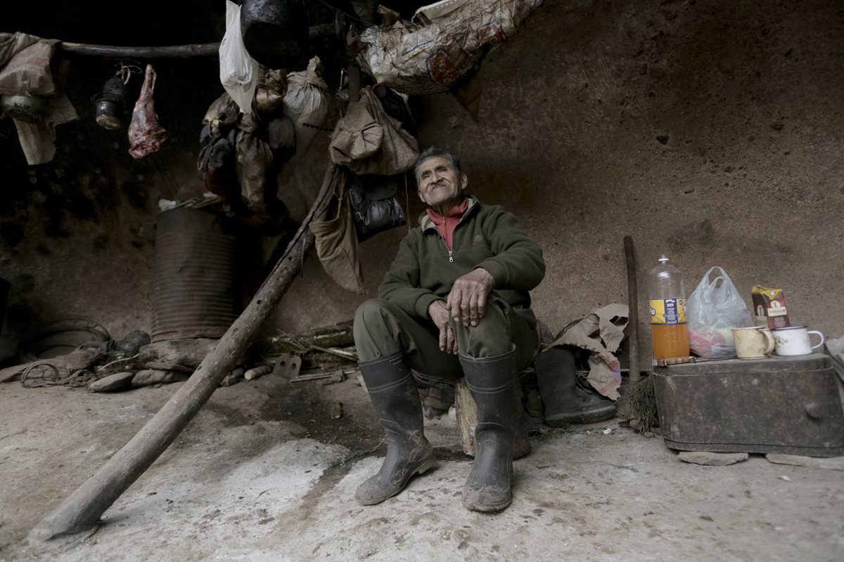 Pedro Luca vive en una cueva en el norte de Argentina desde hace 40 años. (Foto Prensa Libre: AP).