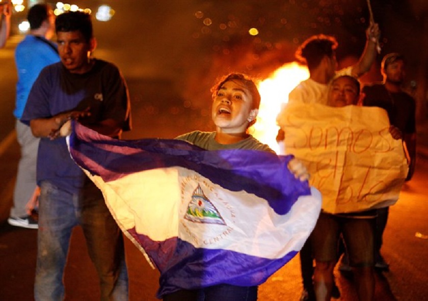Los disturbios de anoche en Nicaragua, dejaron al menos un muerto. (Foto Prensa Libre: EFE/Archivo)