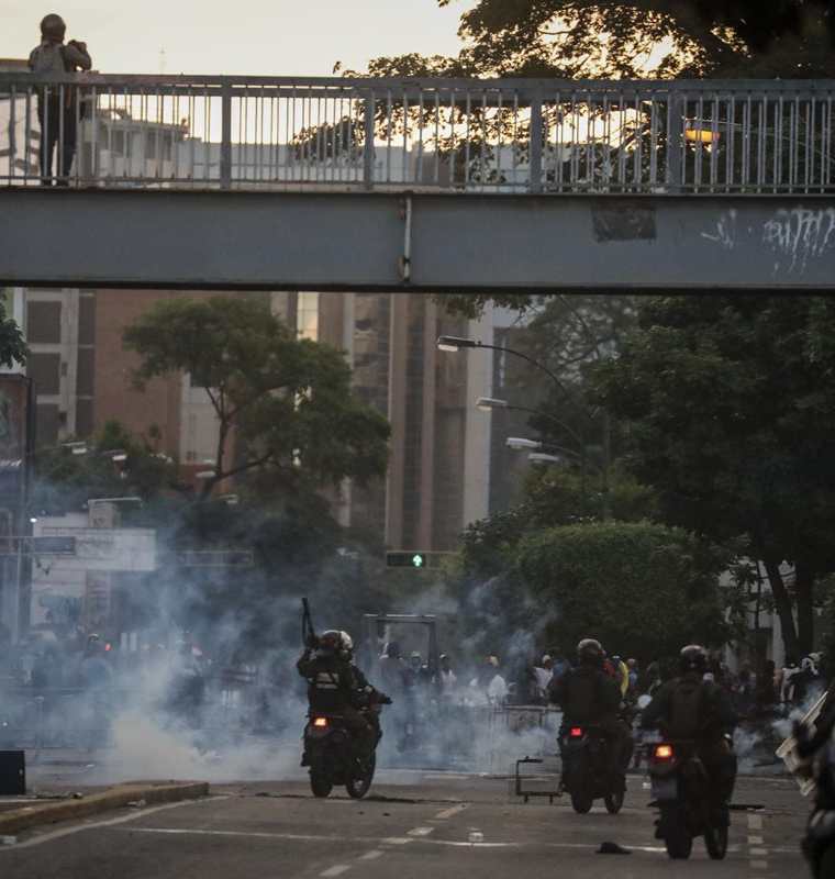 Los enfrentamientos con la Policía han dejado unos cien muertos. (Foto Prensa Libre: EFE)