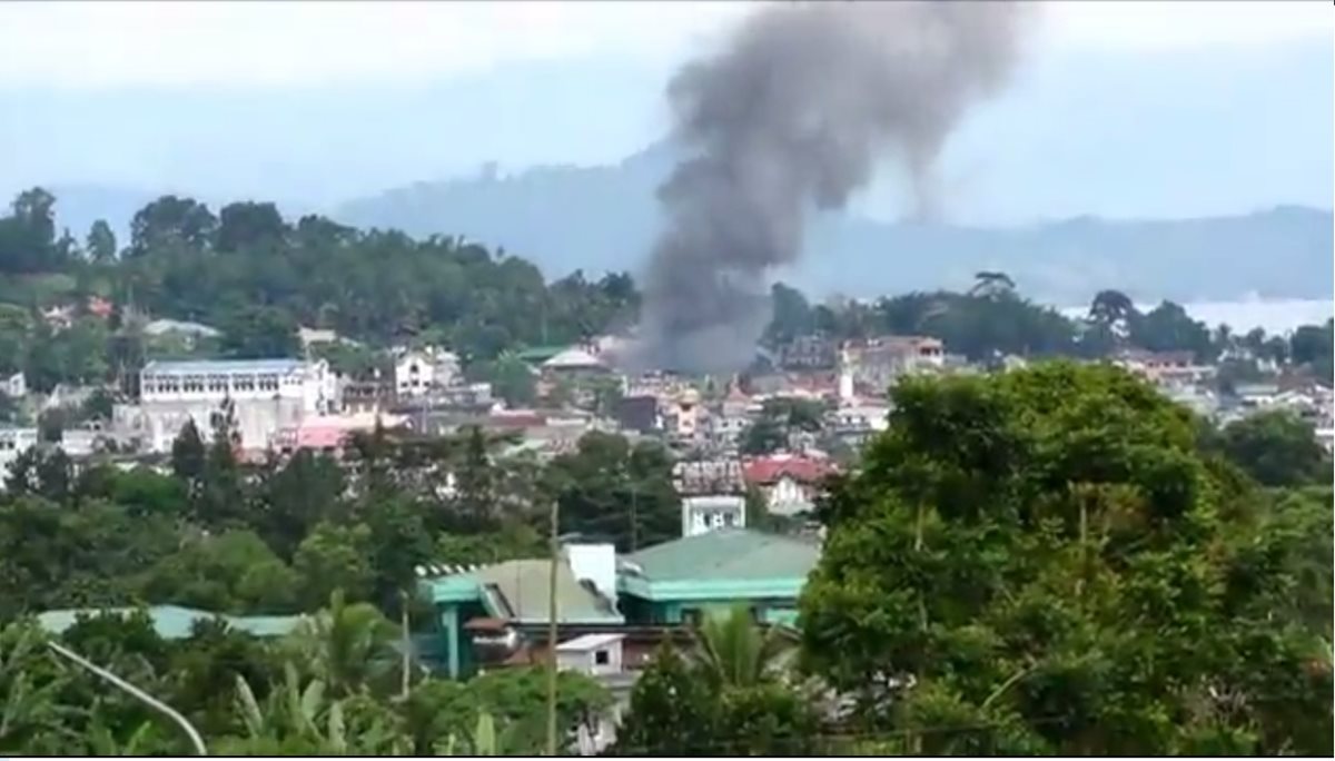 Islamistas en Filipinas buscan instalarse y han asesinado a casi un centenar de personas. (Foto Prensa Libre: AFP)