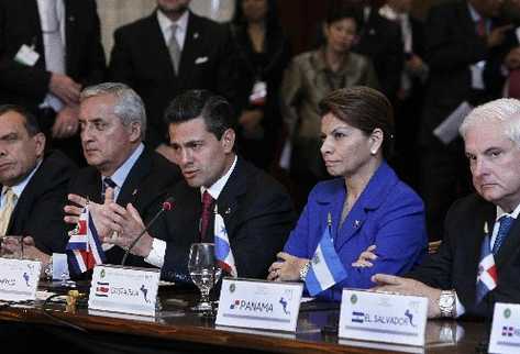 Porfirio Lobo,  presidente de Honduras; Otto Pérez Molina,  de Guatemala; Enrique Peña Nieto, de México; Laura Chinchilla, de Costa Rica, y Ricardo Martinelli, de Panamá, en la Cumbre.