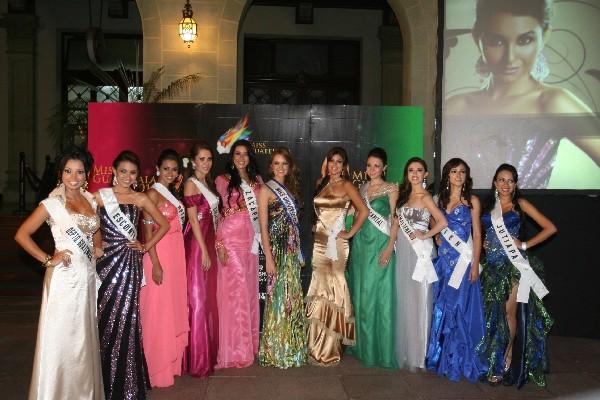 Las diez concursantes de Miss Guatemala fueron presentadas la noche de este viernes. (Foto Prensa Libre: Carlos Sebastián)<br mce_bogus="1"/>