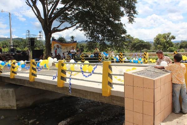 Puente El Amate, construido por la Municipalidad de San Rafael Las Flores.