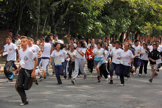 Cientos de jóvenes fueron parte de esta quinta edición de la Carrera de la Juventud. (Foto Prensa Libre: Cortesía Digef)