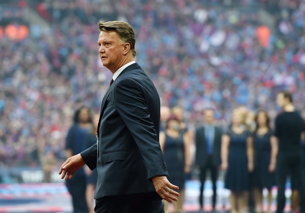 Louis Van Gaal dirá adiós al banquillo del Manchester United. (Foto Prensa Libre: EFE)