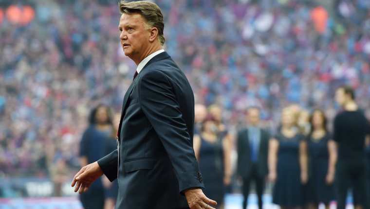 Louis Van Gaal dirá adiós al banquillo del Manchester United. (Foto Prensa Libre: EFE)
