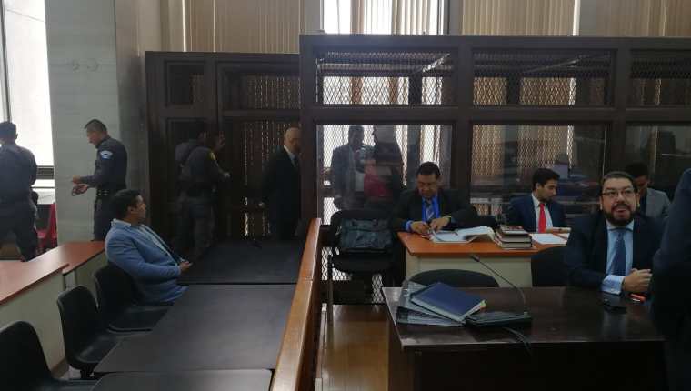 El comienzo del juicio a los implicados en el caso Génesis se suspendió (Foto Prensa Libre: Kenneth Monzón)