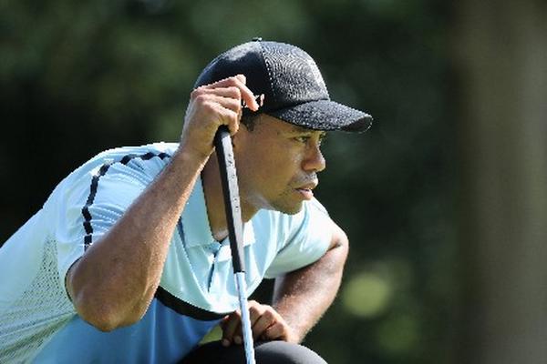El golfista estadounidense se mantiene al frente del ranquin mundial de golf. (Foto Prensa Libre: AFP)