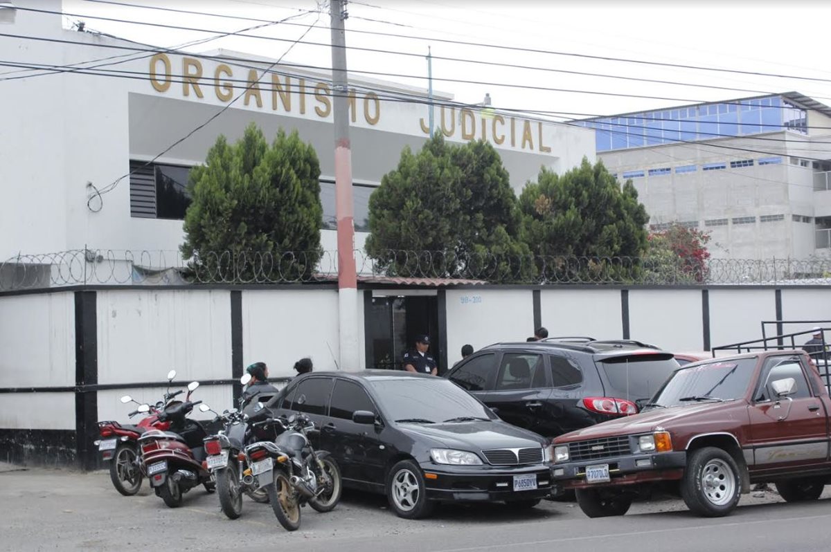 Fotografía de la sede del Organismo Judicial en Chimaltenango. (Foto Prensa Libre: Víctor Chamalé)