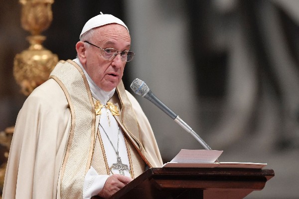 El Papa anuncia que sacerdotes podrán absolver del pecado del aborto de manera indefinida.(Foto Prensa Libre: AFP)
