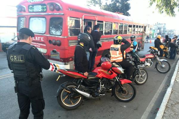 La Policía realiza operativos en la zona 7, autoridades buscan a integrantes de una banda de delincuentes. (Foto Prensa Libre: É Ávila)<br _mce_bogus="1"/>
