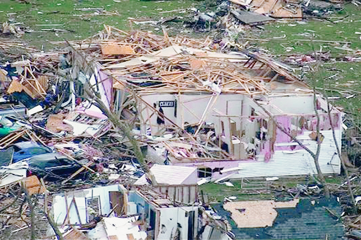 Imagen aérea muestra los daños causados por el tornado en Ilinois, EE. UU. (Foto Prensa Libre: AP).