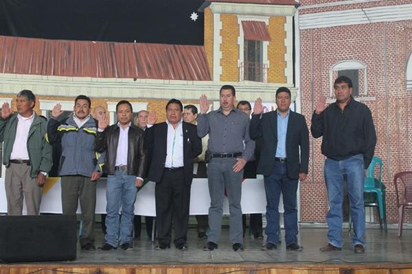 Nueva junta directiva de la Adimam electa recientemente en la ciudad de San Marcos. (Foto Prensa Libre: Genner Guzmán) <br _mce_bogus="1"/>