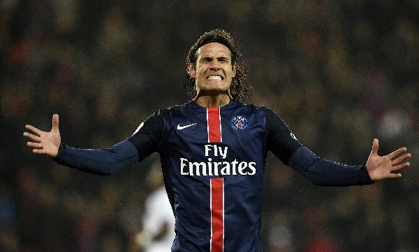 Edinson Cavani festeja en el triunfo del PSG. (Foto Prensa Libre: AFP)