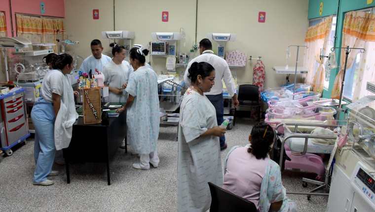 La ministra de Salud, Lucrecia Herández, busca que se atienda en los centros de salud el mal de ojo y otros males ancestrales. (Foto Prensa Libre: Hemeroteca PL)