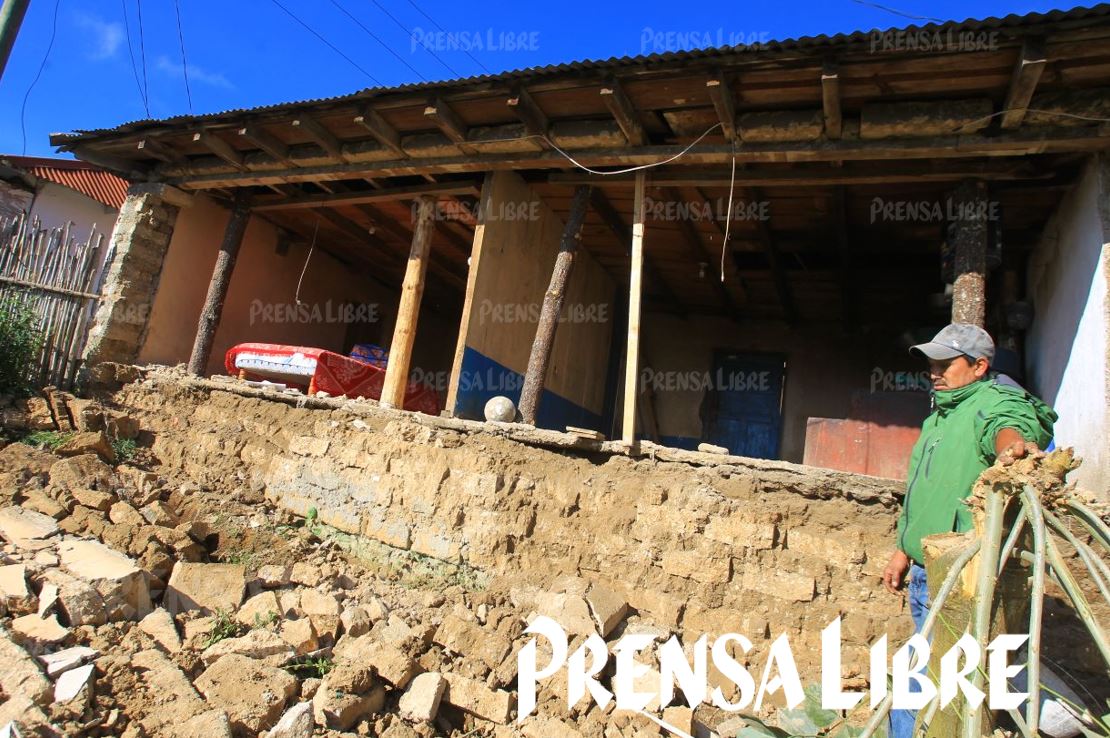 Una vivienda sufrió daños severos en la aldea Aldea Sujchay, Tacaná San Marcos. (Foto Prensa Libre: Álvaro Interiano)