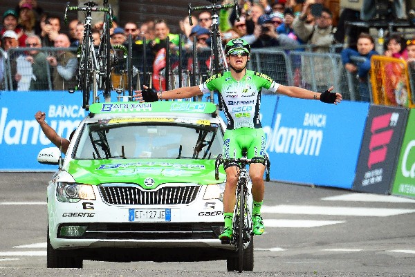 Giulio Ciccone, del equipo Bardiani CSF, celebra su victoria en la décima etapa del Giro de Italia. (Foto Prensa Libre: EFE)