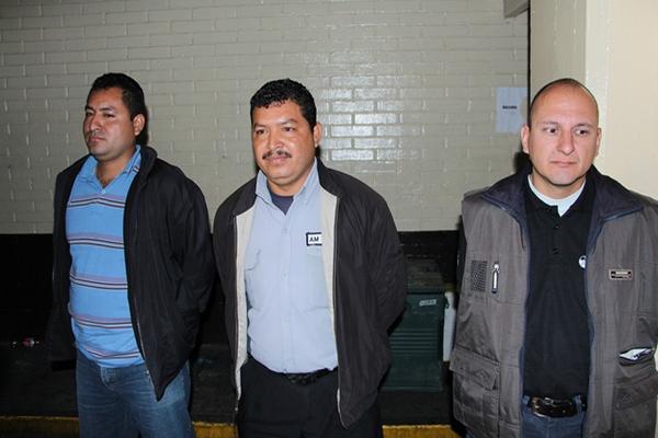 Tres de los siete presuntos sicarios fueron capturados en un sector de la zona 10. (Foto Prensa Libre: PNC)<br _mce_bogus="1"/>