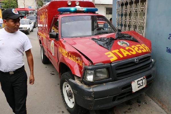 Ambulancia en la que era trasladada Abigail Tiul, quien fue atropellada por un camión en San Pedro Carchá. (Foto Prensa Libre: Eduardo Sam)