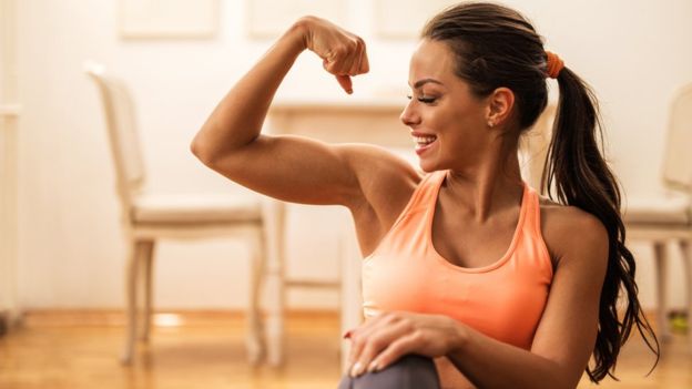 La alimentación, siempre que sea equilibrada no tiene por qué repercutir en tu fuerza. GETTY IMAGES