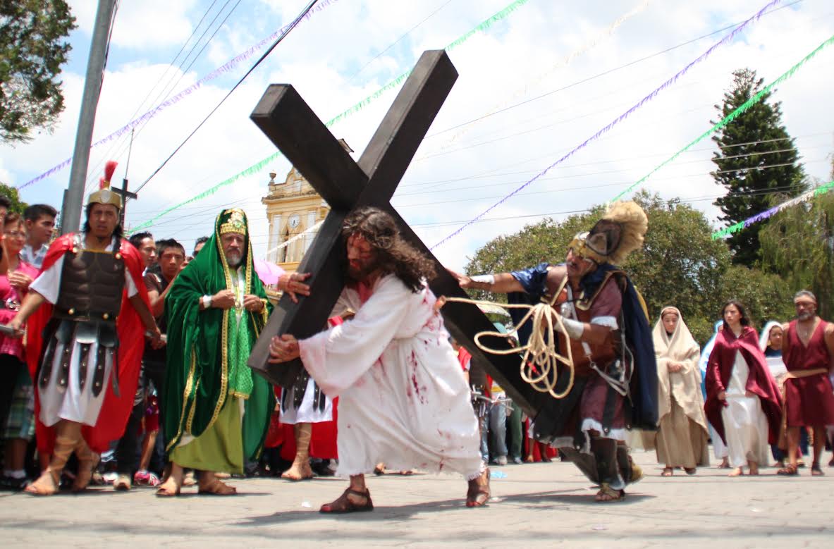 Pasión en vivo que organiza el Club Entusiasta Cuchumateco, en Chiantla, Huehuetenango, en la que participan unos 125 actores. (Foto Prensa Libre: Mike Castillo)