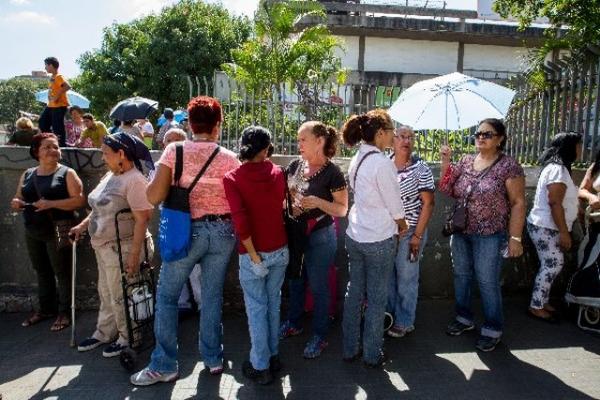 El sector patronal de Venezuela pidió este domingo a Nicolás Maduro que supervise las empresas expropiadas. (FOTO PRENSA LIBRE: EFE)