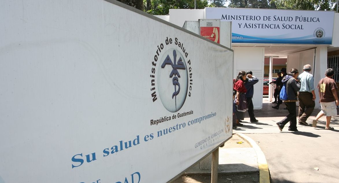 El Ministerio de Salud realiza las pruebas para determinar el origen de la infección. (Foto Prensa Libre: Hemeroteca PL)