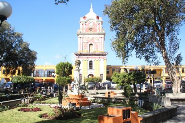 SOLOLÁ. - Edificio está ubicada a un costado de la Munipalidad. (Foto Prensa Libre: Ángel Julajuj)