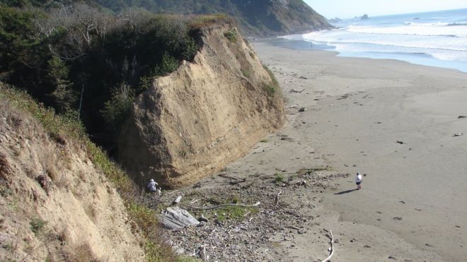 La erosión que causa el océano pone en peligro el paisaje del norte de California. MICHAEL R. PETERSON