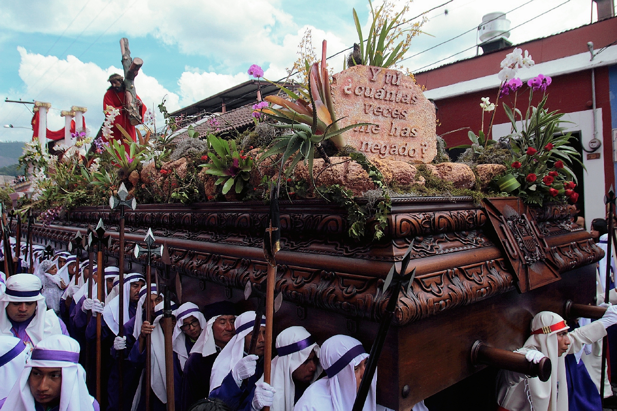 Procesión de Jesús Nazareno de la Merced recorre Antigua Guatemala, Sacatepéquez. (Foto Prensa Libre: Miguel López)