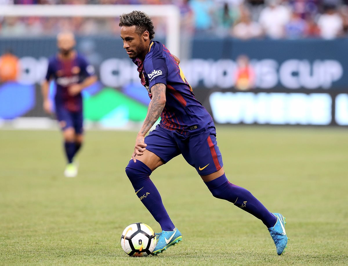 El interés del PSG por el brasileño Neymar ha puesto en duda su continuidad en el Barcelona. (Foto Prensa Libre: AFP)