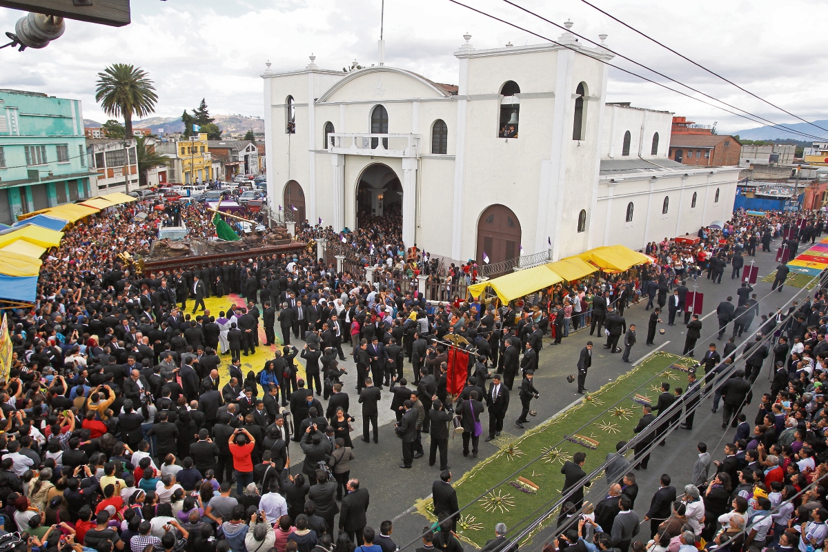 La procesión  del primer jueves de cuaresma salió del Santuario Arquidiocesano del Señor San José, en la zona 1. (Foto Prensa Libre: Rodrigo Méndez)