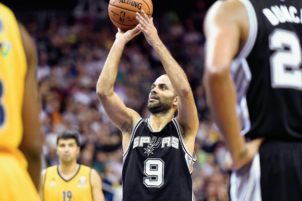 El jugador francés Tony Parker, es una pieza clave en los Spurs de San Antonio. (Foto Prensa Libre: AFP)