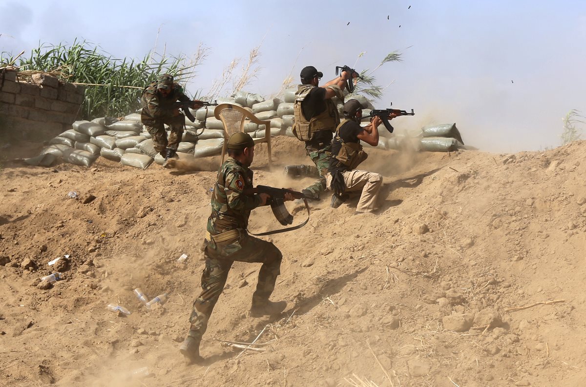 Fuerzas iraquíes luchan contra el Estado Islámico. (Foto Prensa Libre: AFP)