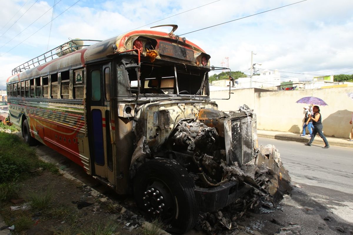 Vecinos de Lo de Carranza, Ciudad Quetzal, no escucharon cuando ocurrió el incendio del autobús. (Foto Prensa Libre: Álvaro Interiano)