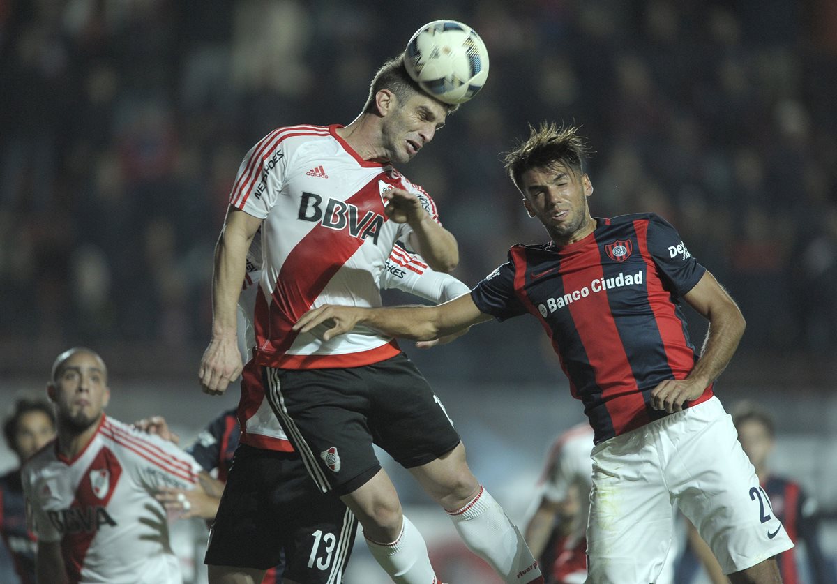 San Lorenzo venció 2-1 a River Plate, en partido disputado este sábado en el estadio Nuevo Gasómetro. (Foto Prensa Libre: AFP)