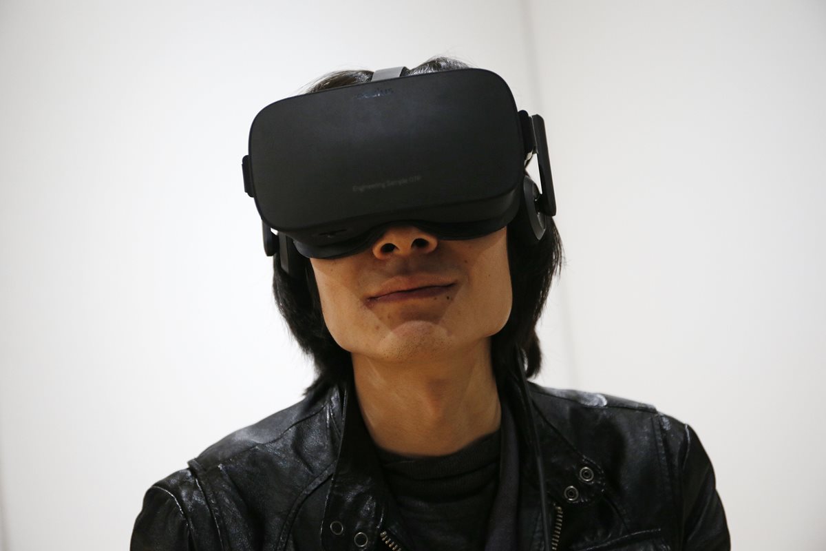 Los dispositivos VR (realidad virtual) que buscan promover una perspectiva distinta de observar contenidos (Foto Prensa Libre: AP).