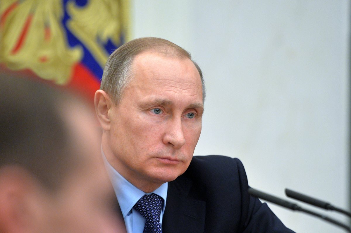 Vladimir Putin, presidente ruso, durante una reunión con su gabinete este miércoles. (Foto Prensa Libre: EFE).