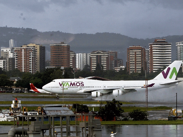El Boeing 747-400 de Wamos hará escala en Varadero, Cuba, en su ruta hacia Madrid o Guatemala. (Foto Prensa Libre: Paulo Raquec)