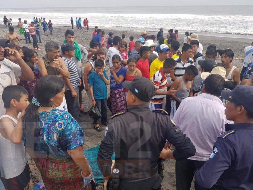 Dos personas mueren ahogadas en playa de Ocós