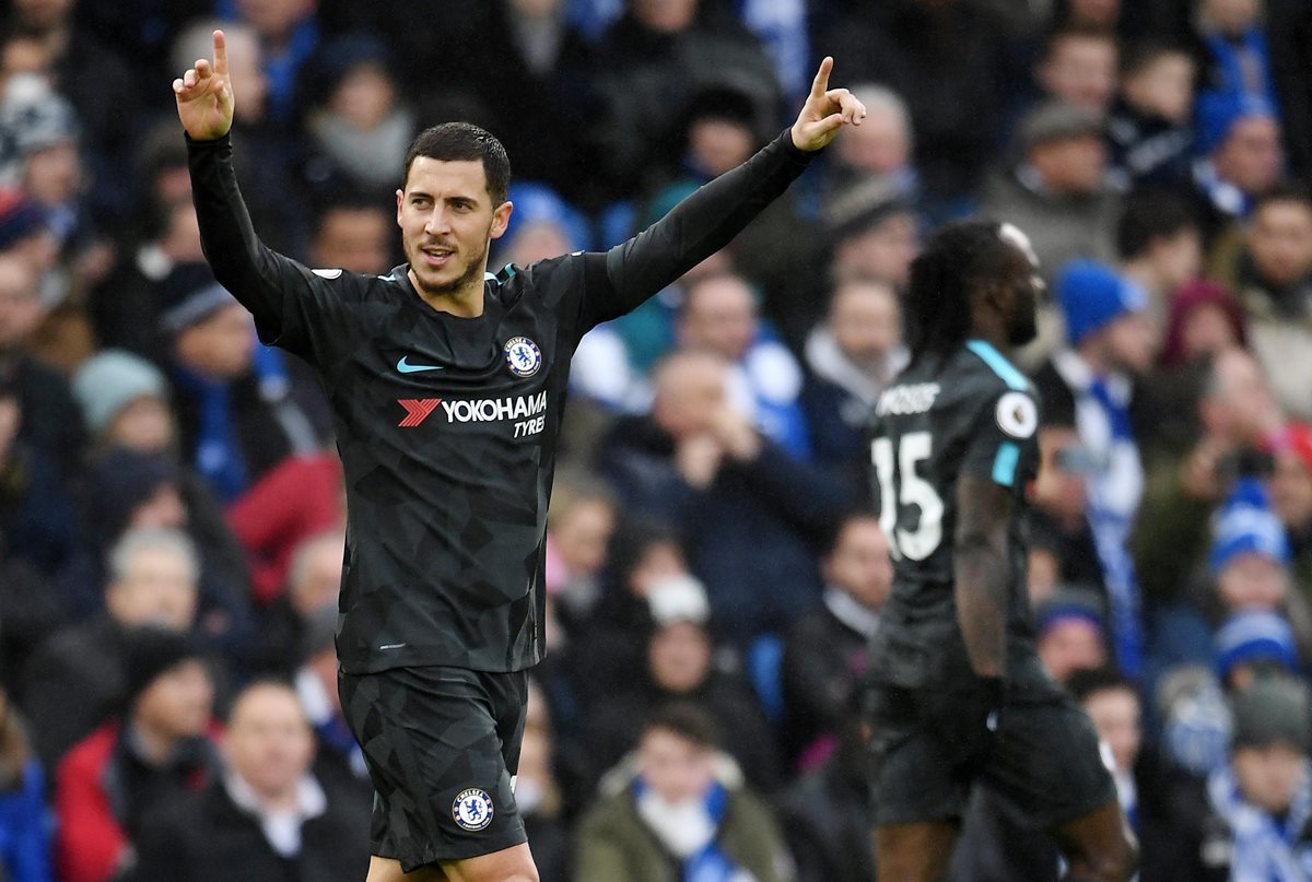 Hazard y compañía permitieron al Chelsea celebrar un triunfo por primera vez en lo que va del año. (Foto Prensa Libre: EFE)