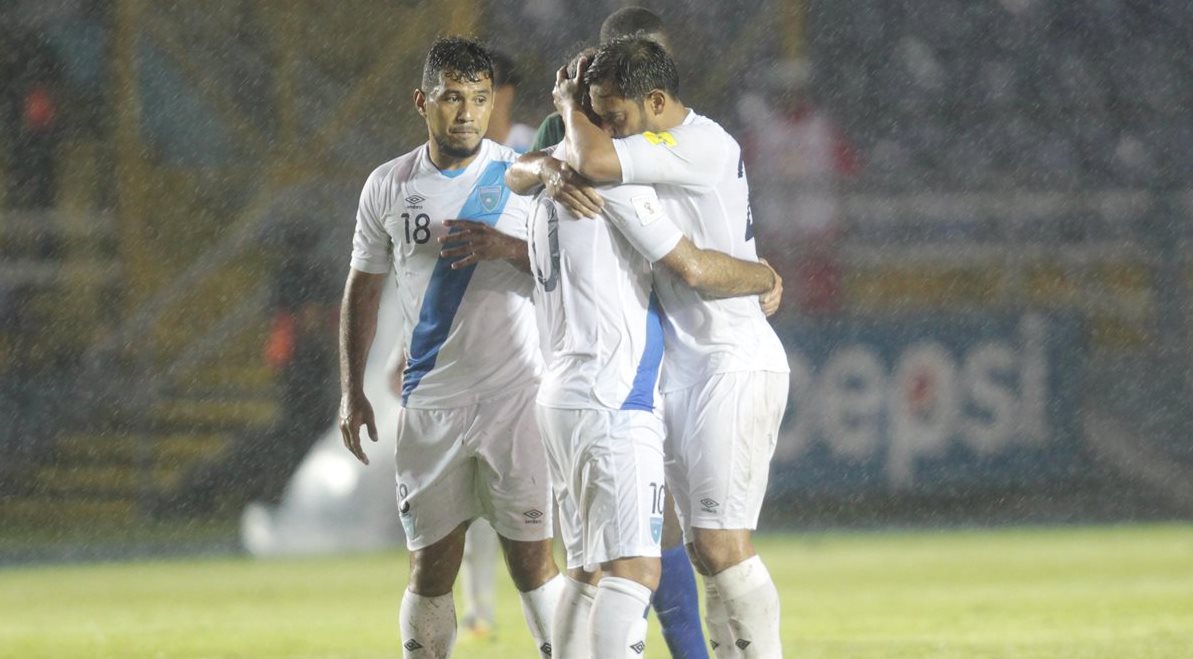 La Selección Nacional derrotó 9-3 a San Vicente y las Granadinas la noche que Carlos Ruiz disputó su último partido con la azul y blanco. (Foto Prensa Libre: Hemeroteca PL)