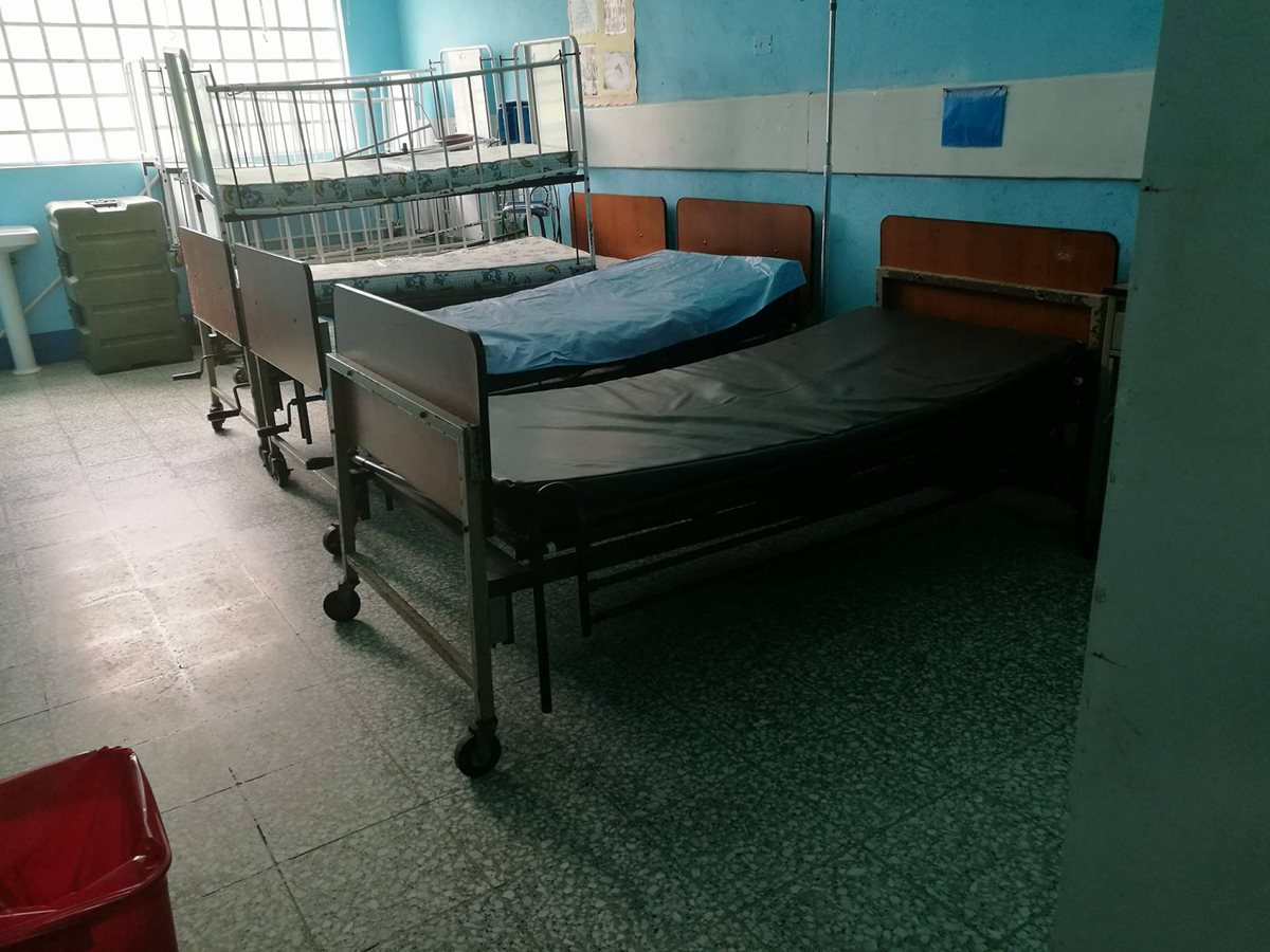 Esta es la sala en la que estuvo internada durante 25 días Flora Martín Miguel, de 9 años. La madre de la niña la acompañó las tres semanas. (Foto Prensa Libre: Cortesía)