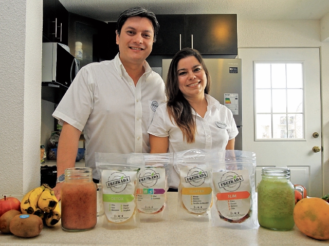 Danilo Archila y Claudia Ramírez son los creadores de Frezkáda que en el corto plazo han ganado la aceptación de sus clientes a través de sus mezclas listas para preparar. (Foto Prensa Libre: Estuardo Paredes)